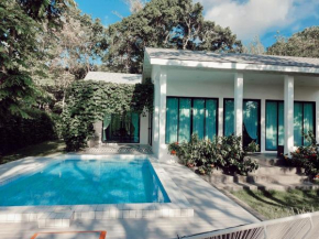 Harlow Pool Villa